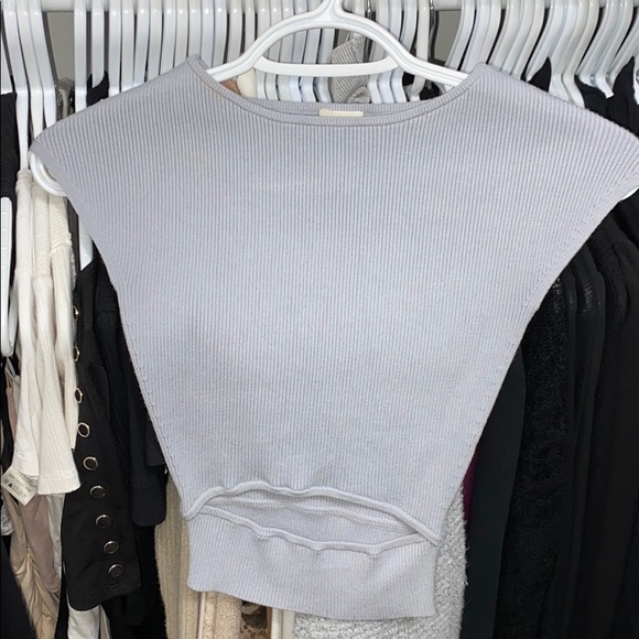 Wilfred Free CUT-OUT KNIT TOP Aritizia - Picture 2 of 2